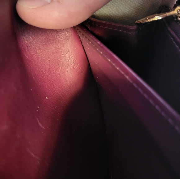 💯Authentic Louis Vuitton Vernis Bordeaux Sarah Wallet - Picture 8 of 16